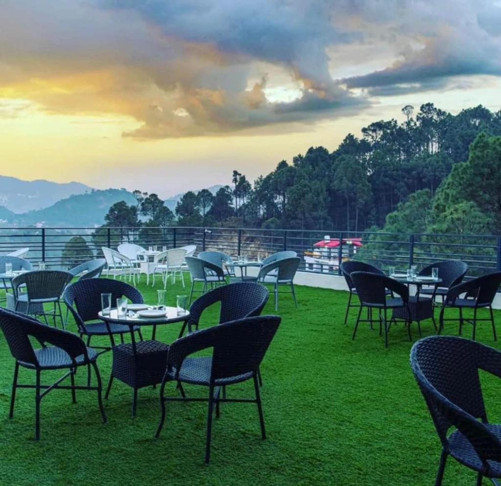 Mountain Height Kasauli Apartman Kültér fotó